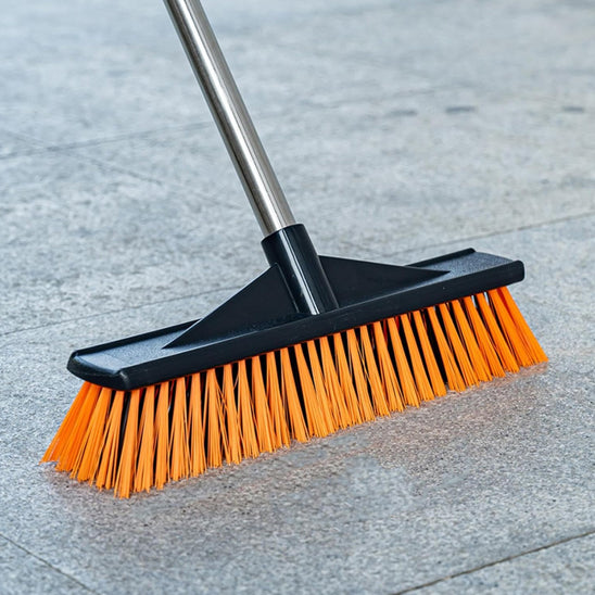 Balai brosse terrasse large pour sols extérieurs et surfaces difficiles