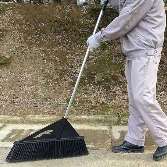 Balai triangulaire à poils souples pour sols carrelage parquet et terrasse
