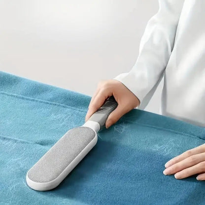 La brosse anti poil très efficace contre les poils envahissants du quotidien